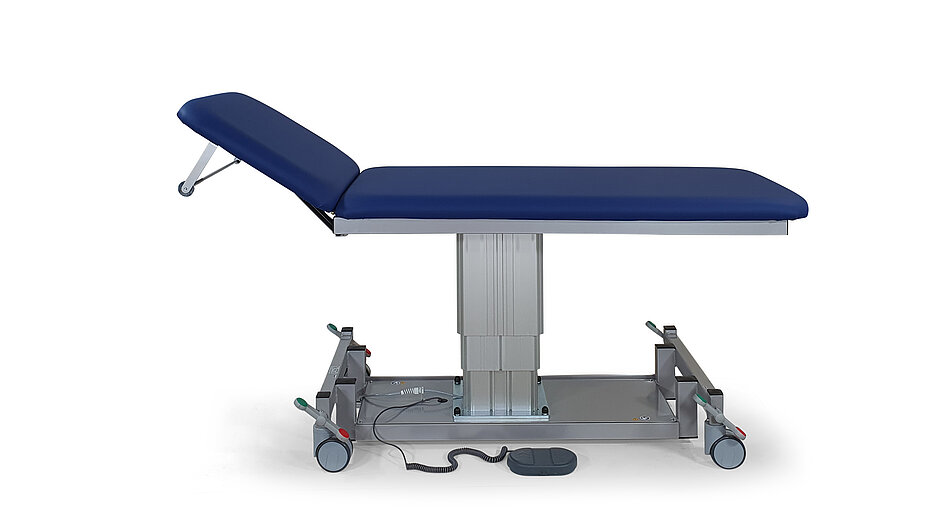 Liege mit mittig angeordneter Hubsäule zur sanften Höhenverstellung für Untersuchung, Behandlung und Therapie in Praxis, Krankenhaus und Ordination mit 2-teiliger Liegefläche - Modell 6000E, Kopfteil positiv